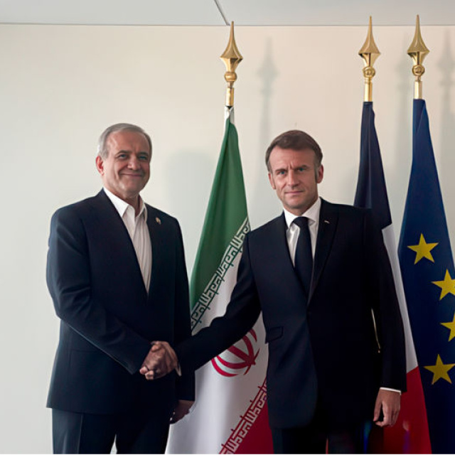 Macron, Pezeşkiyan ile görüştü