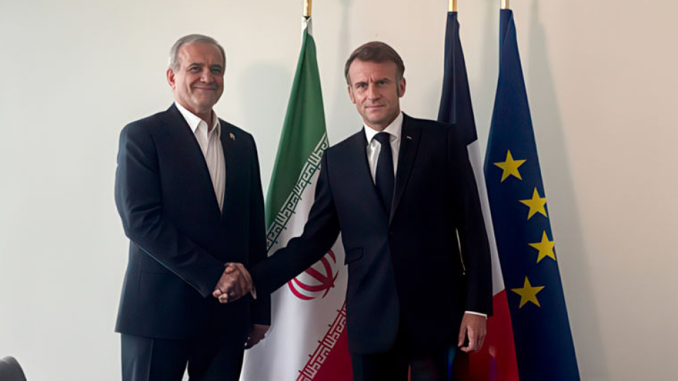 Macron, Pezeşkiyan ile görüştü