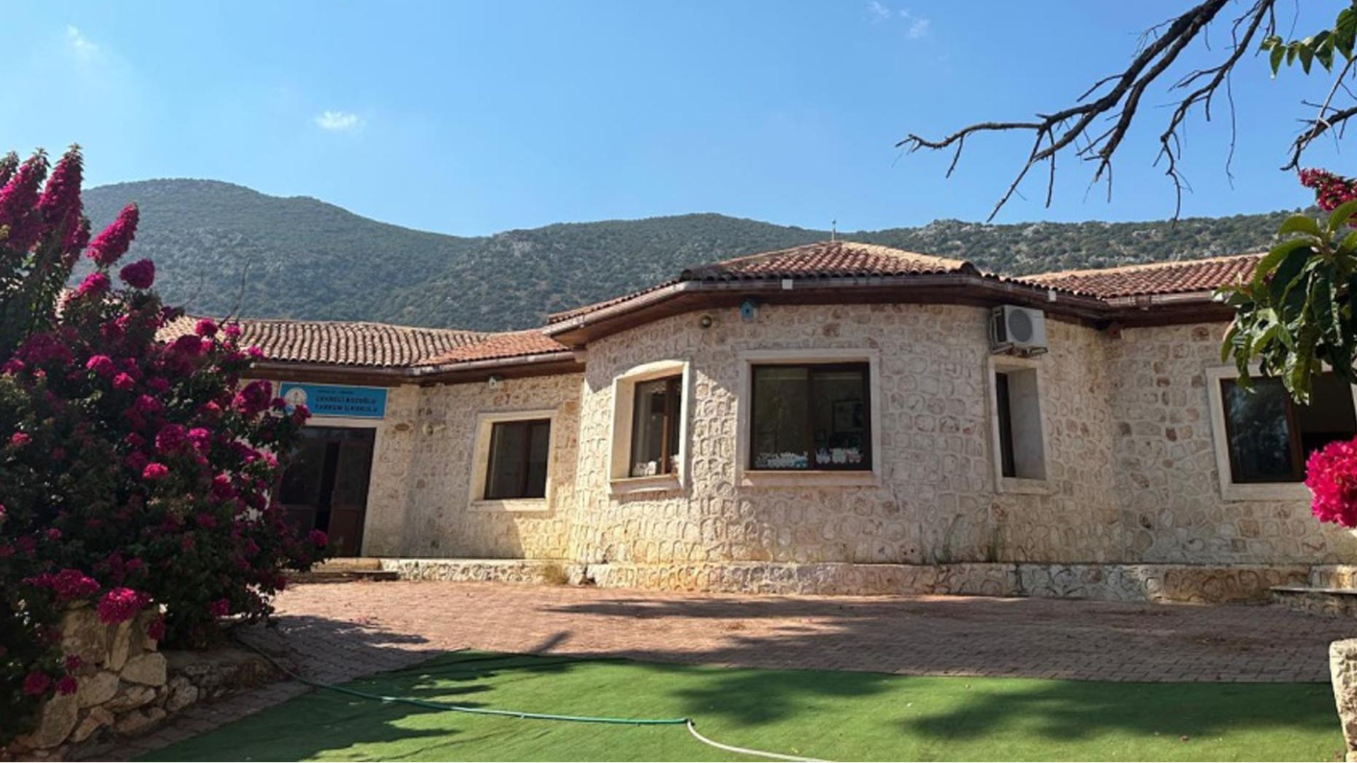 MEB inceleme başlattı! Çarpıcı iddia: Kendi kızı geri kalınca sınıf da geri kaldı! | Son dakika haberleri