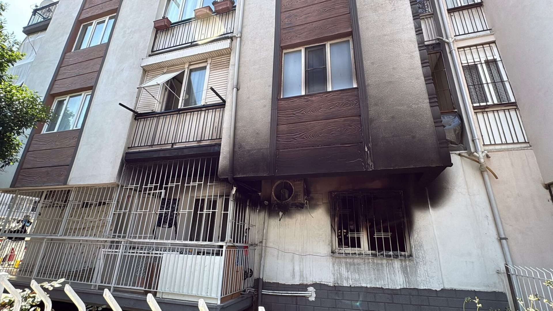 Aydın'da Evde Patlama: Engelli Genç Hayatını Kaybetti, Annesi Yaralandı