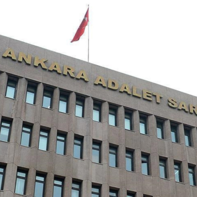 Paraları kullanan katibe zimmet davası