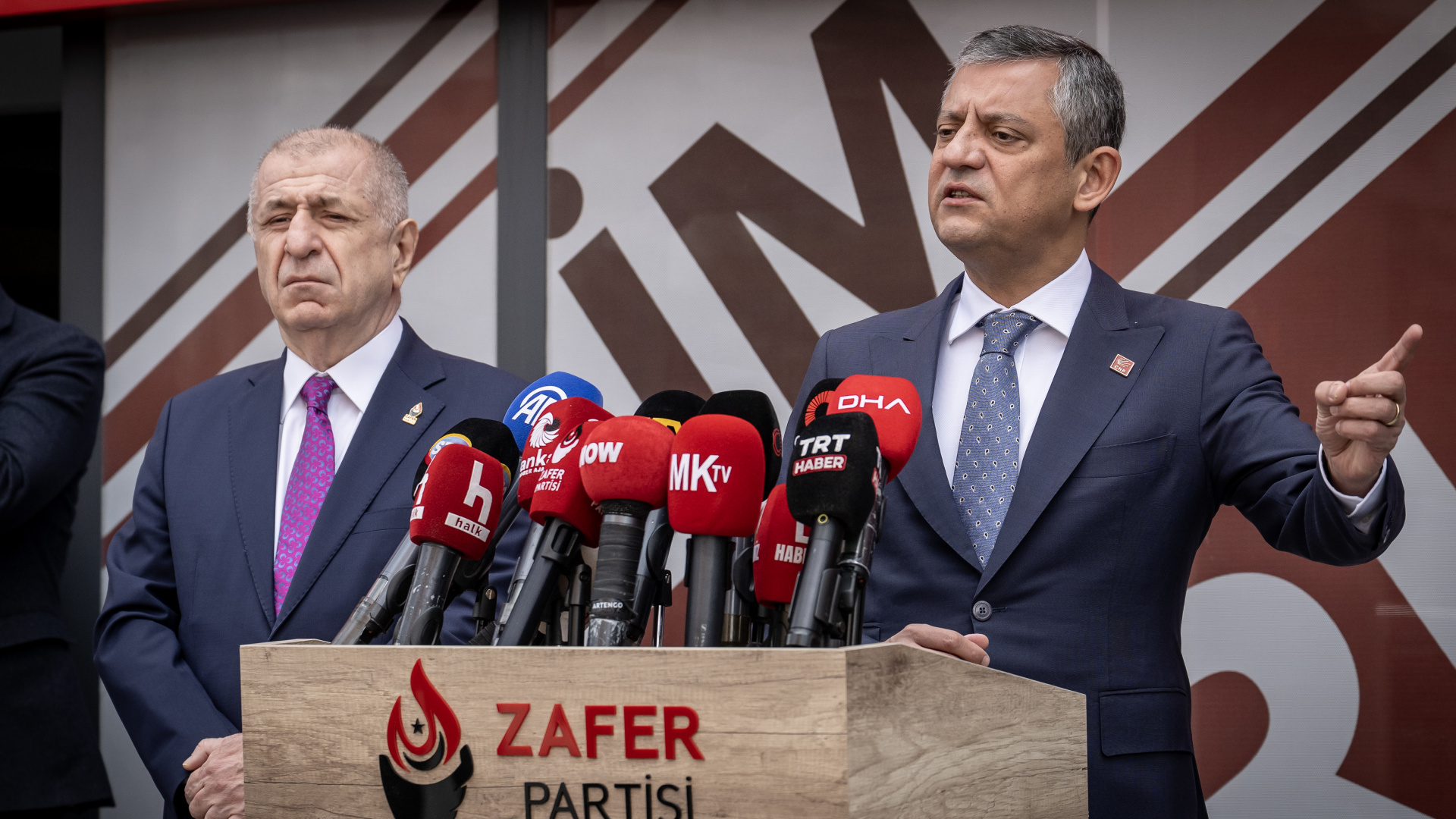 Özgür Özel'den Katz'a Sert Tepki: 'Eli Kanlı Soykırımcının Açıklaması Hadsizlik'