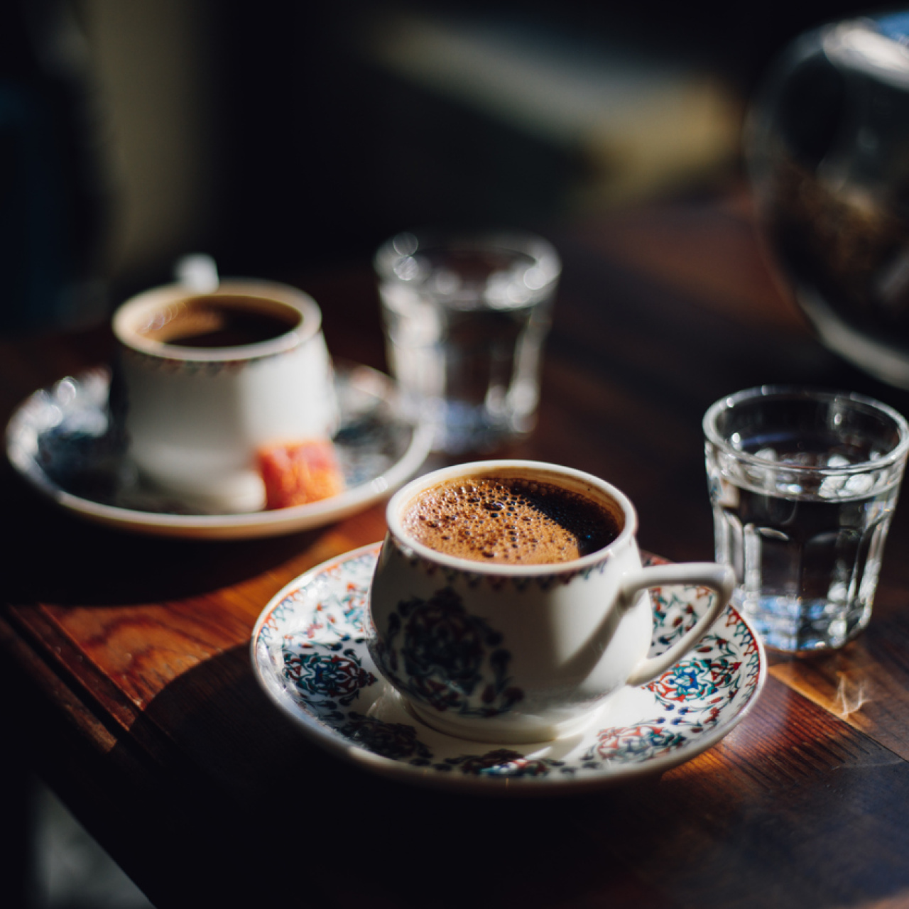 Türk kahvesinin yanında neden su içmeli?