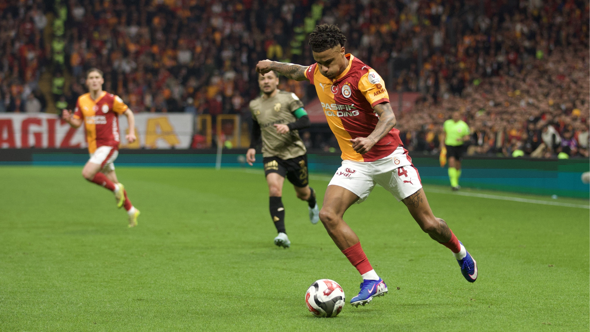 Galatasaray'da Jakobs'tan Kritik Açıklamalar: Başımız Dik, Odak Tam Olmalı