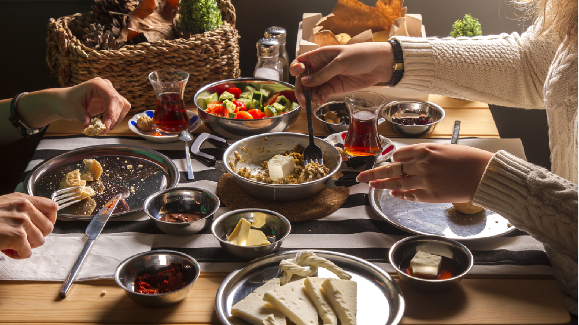 Neden her gün aynı şekilde kahvaltı ediyoruz ama akşam aynı yemeği yiyemiyoruz? Cevap beynimizin işleyişinde saklı