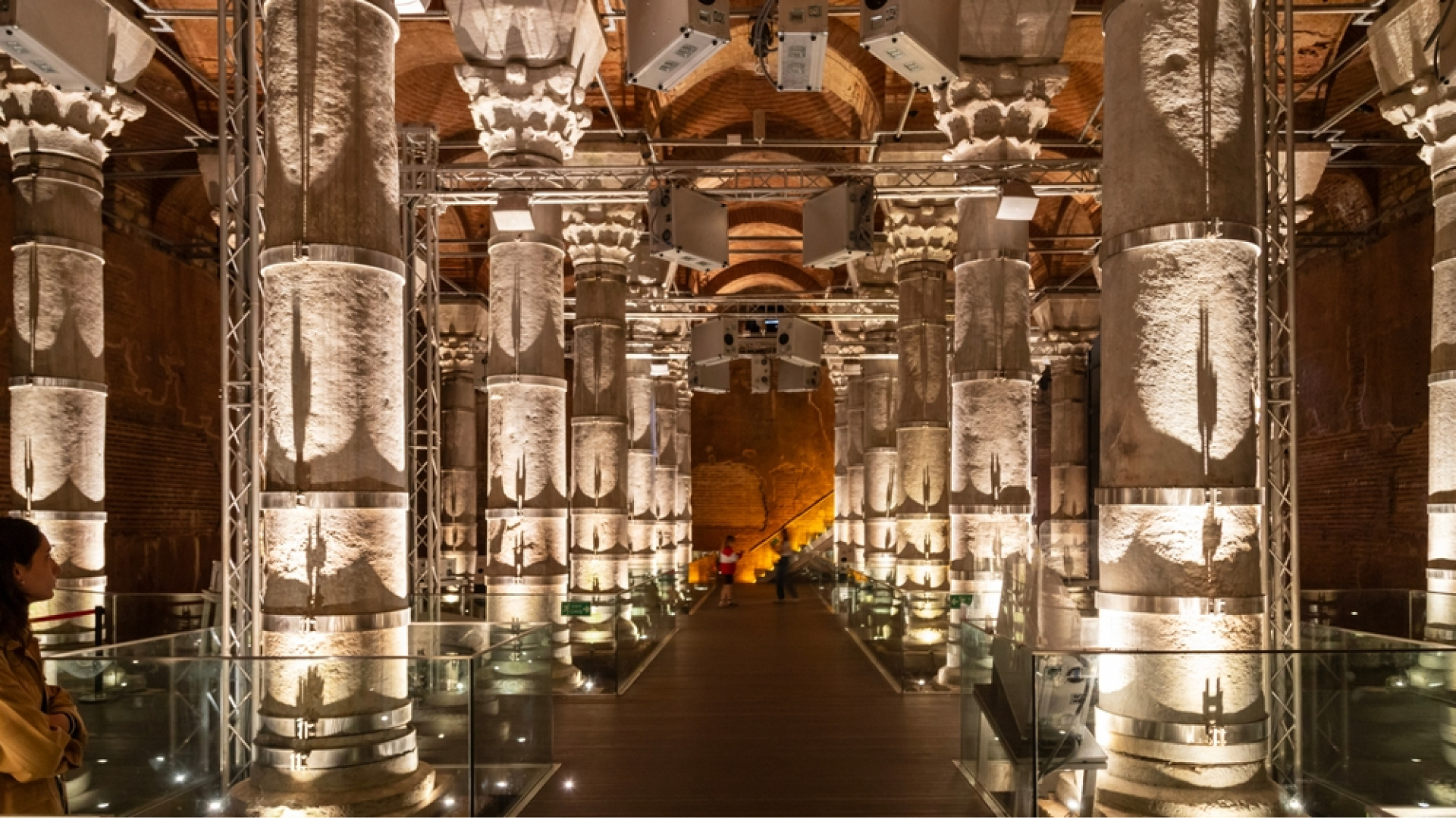 Herkes Yerebatan Sarnıcı'nı biliyor! Peki ya diğerleri? Bir halı mağazasının altındaki gizemi biliyor musunuz?