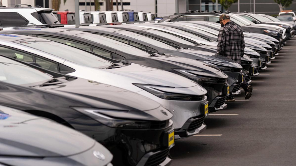 Otomobil fiyatları için zam uyarısı