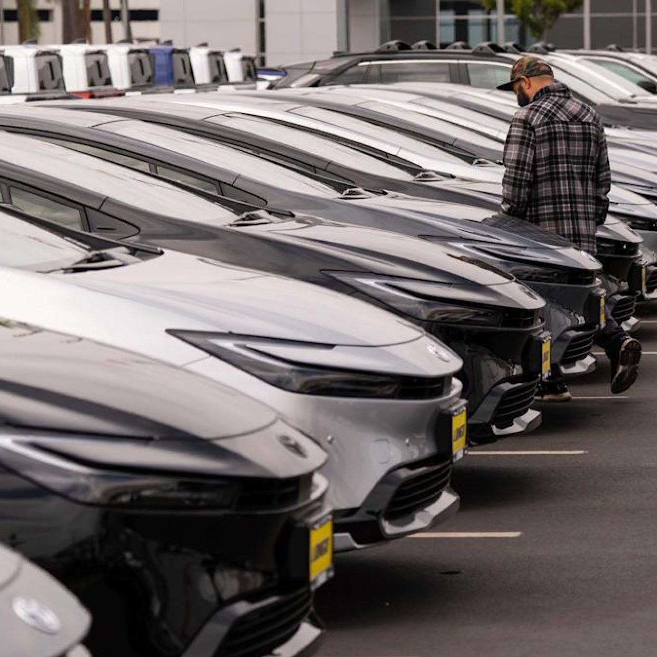 Otomobil fiyatları için zam uyarısı