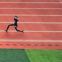 Çinli insansı robot Usain Bolt'un hızına ulaştı