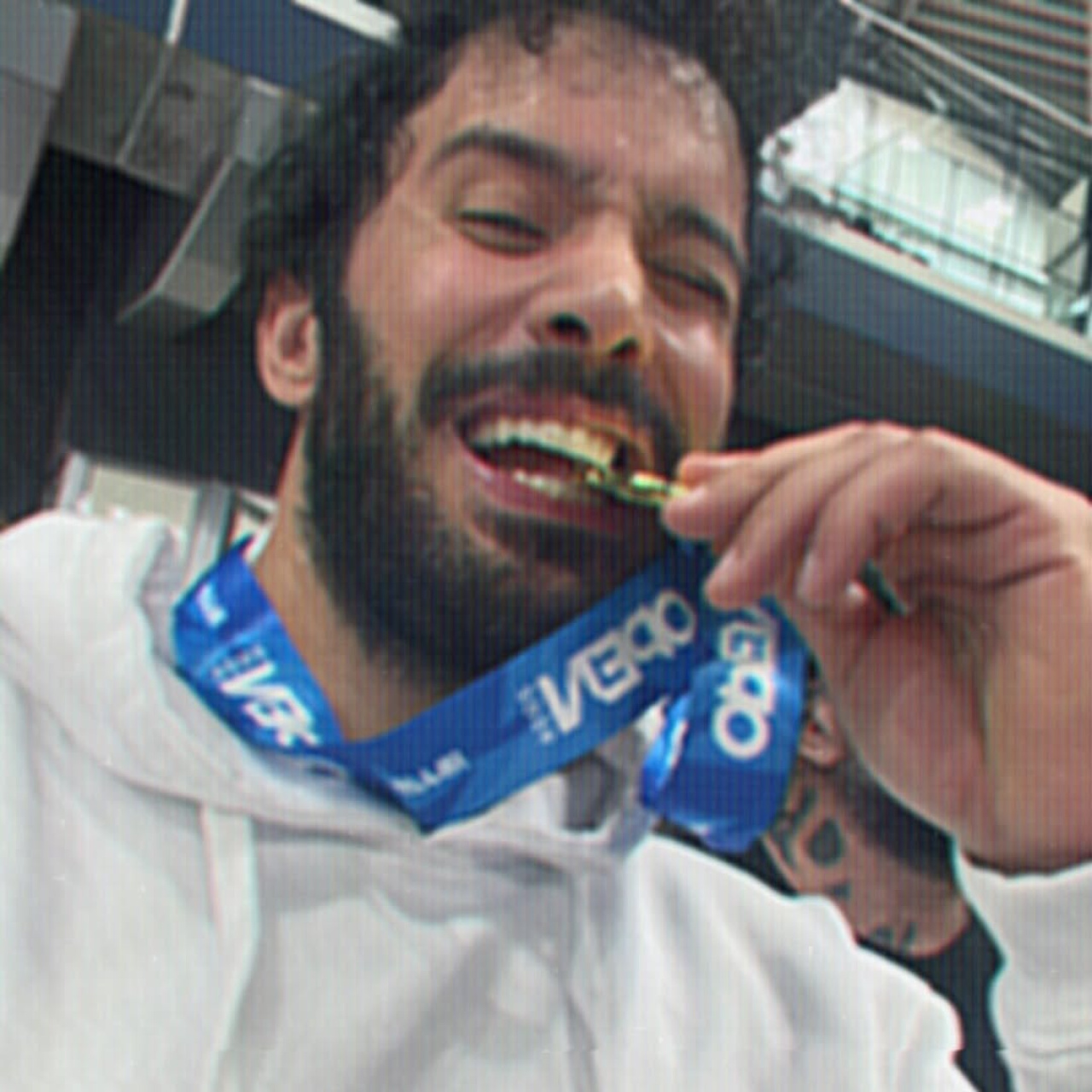 Ünlü oyuncu altın madalya kazandı