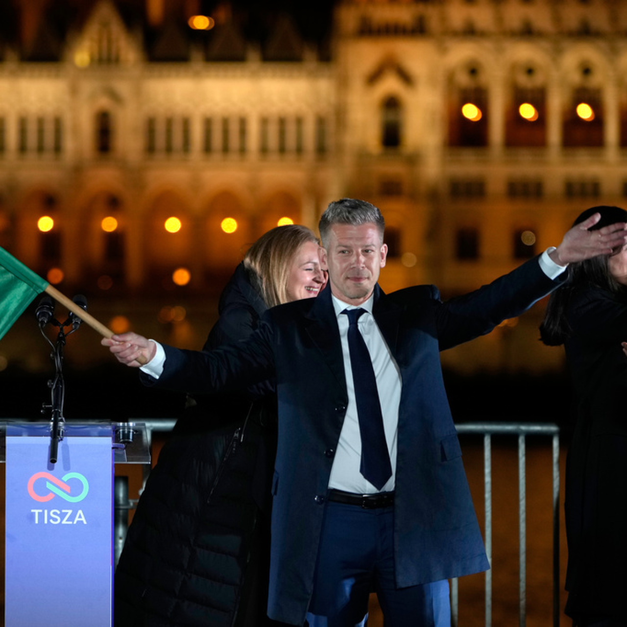 Macaristan'da 16 yıl sonra muhalefet Orban'ı yendi