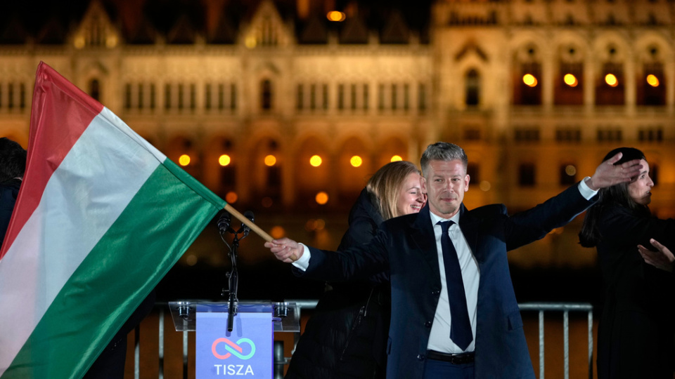 Macaristan'da 16 yıl sonra muhalefet Orban'ı yendi