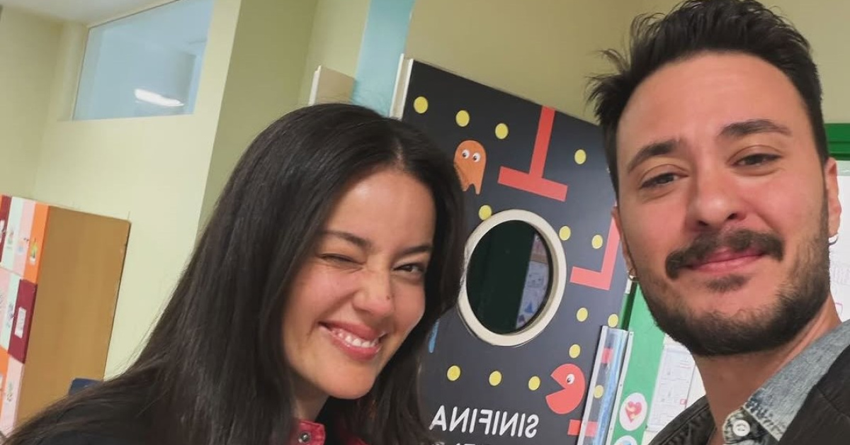 Pelin Akil ve Anıl Altan Kızlarının Veli Toplantısında buluştu