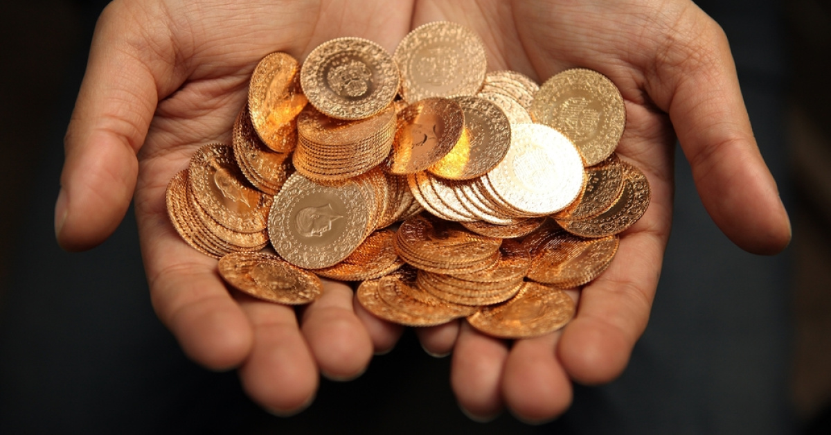 Dolar vepetrol yükselişinde altın düşüyor