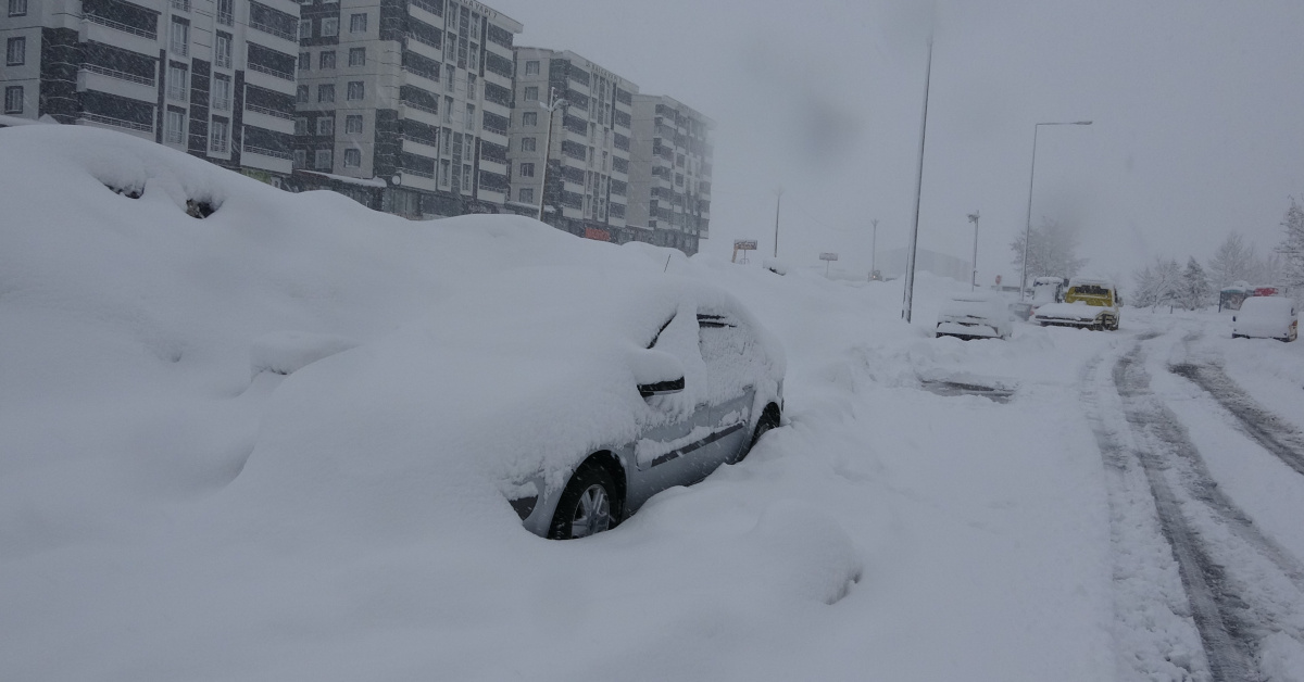 Bitlis'te 111 köy yolu kar kaplı oldu