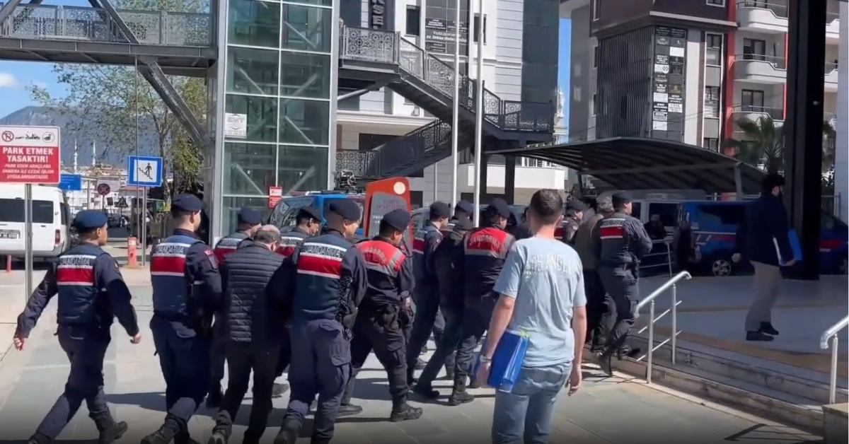 Antalya'da Zehir Taciri Operasyonu: Doktor ve 6 Şüpheli Yakalandı