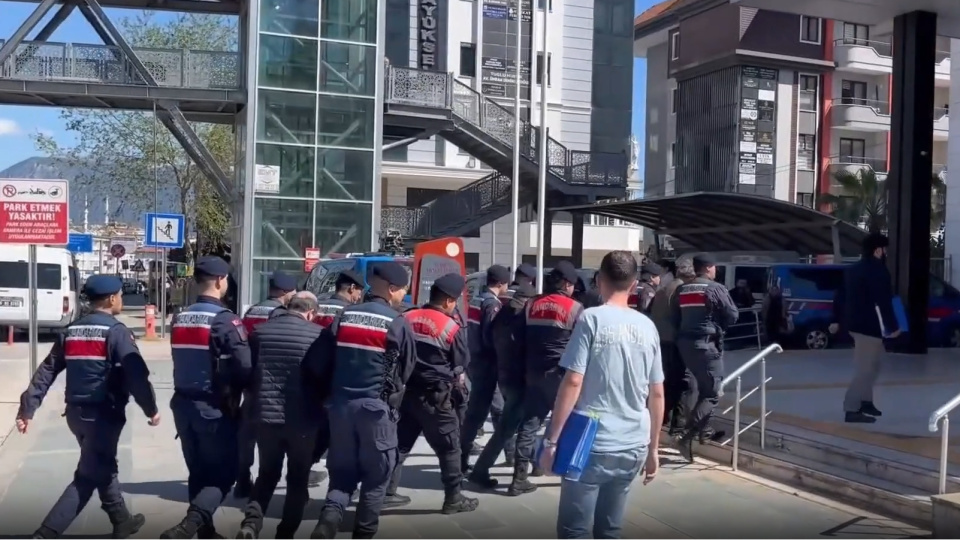 Reçeteden uyuşturucu satışı: 5 tutuklama