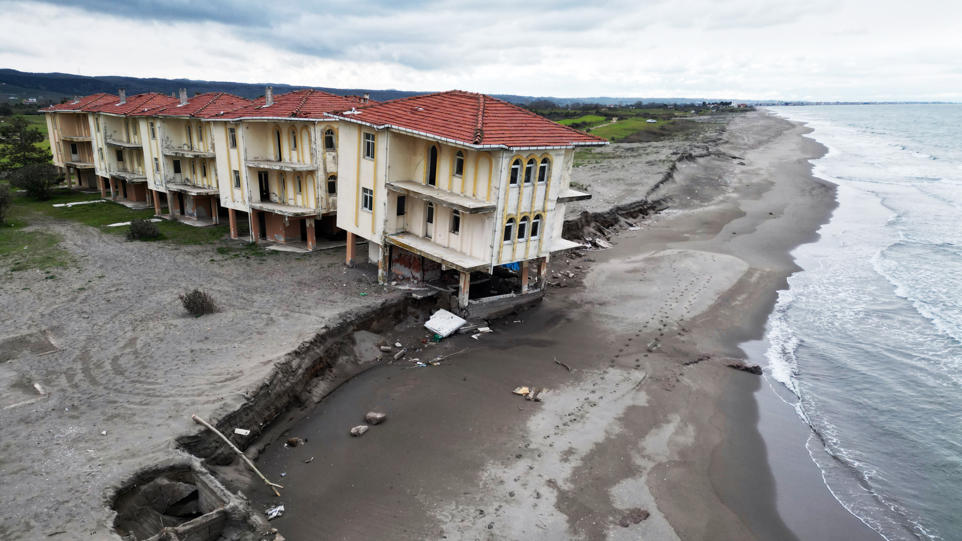 Sakarya'da korkutan görüntü! Sebebi kıyı erozyonu! | Son dakika haberl…