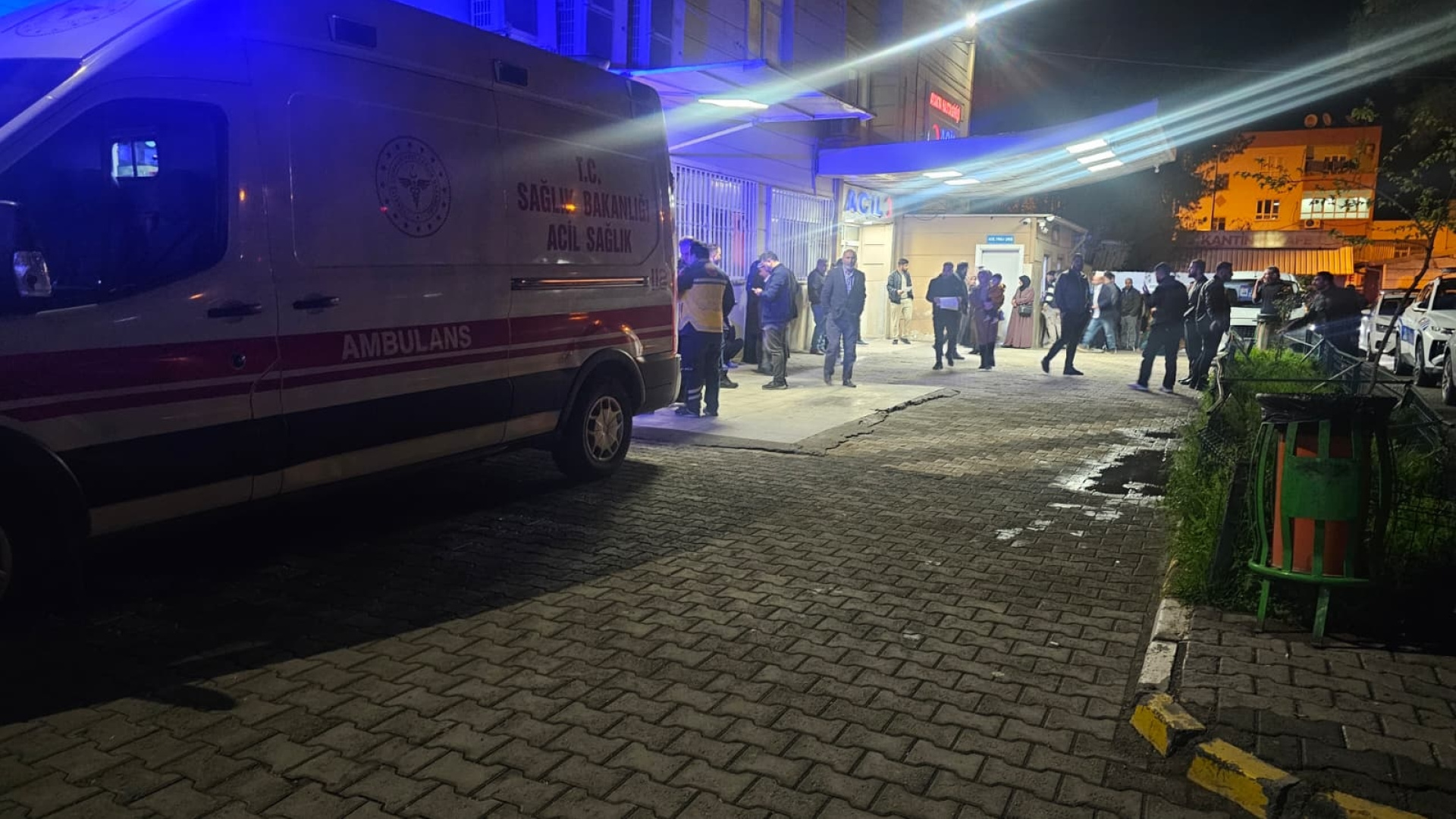 Şanlıurfa'da Genç Adam Evine Giderken Boğazından Bıçaklanarak Öldürüldü