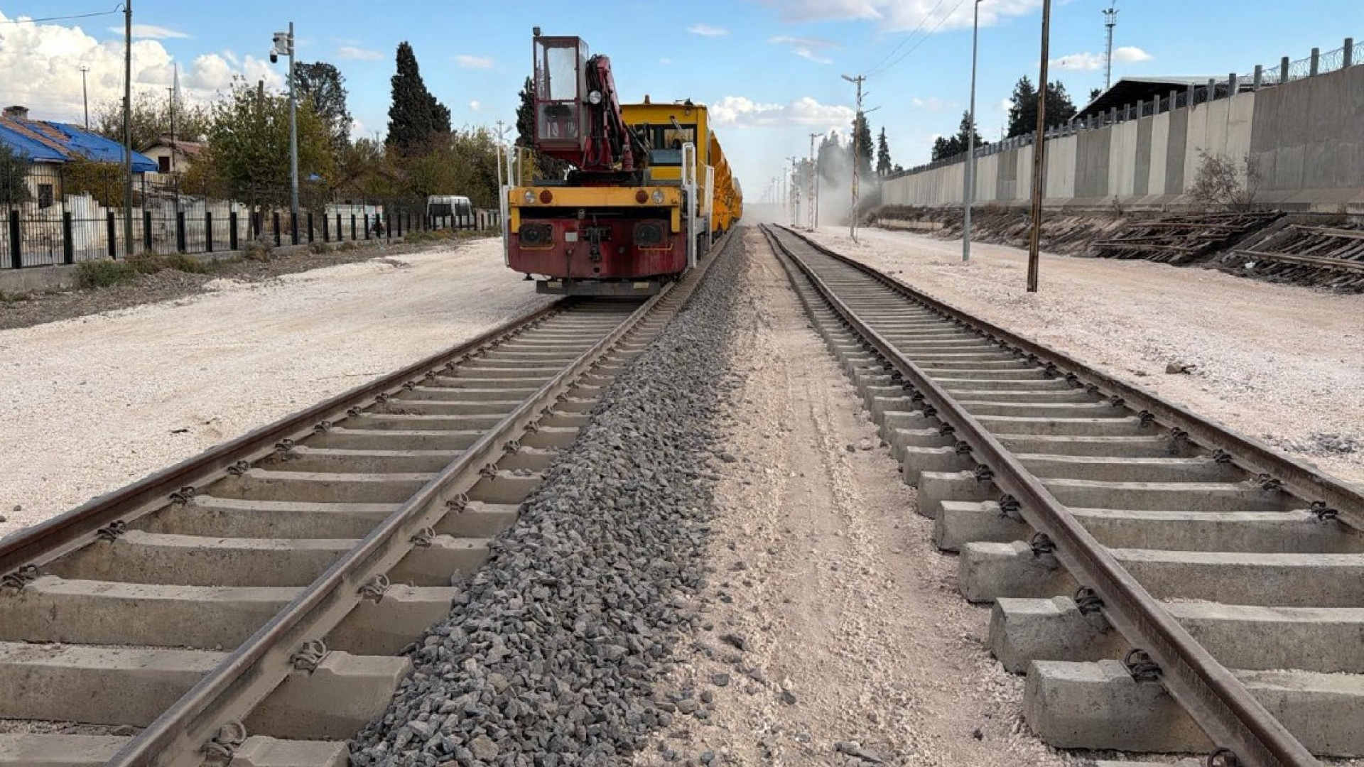 Suriye Sınırındaki 325 Kilometrelik Demiryolu Hattı Yeniden Açıldı
