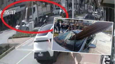 O anlar kamerada... İnşaat demirleri Otomobile 'ok' gibi saplandı!