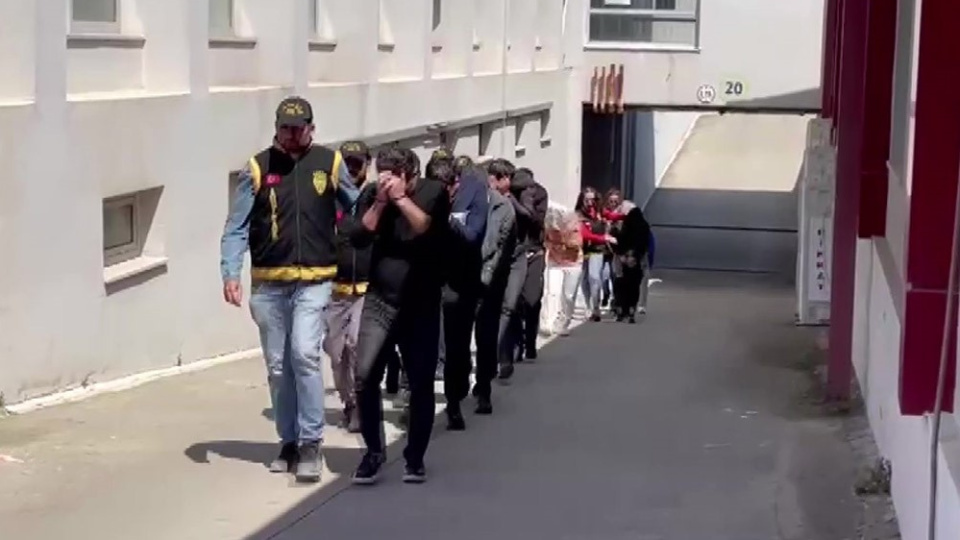Fuhuş baskını: 12 tutuklama
