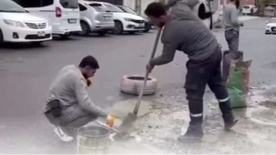 Esnaf çukurları kendi kapatıyor