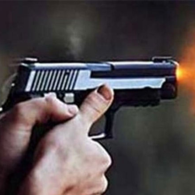 Dergi kavgasında 2 arkadaşını vurdu!