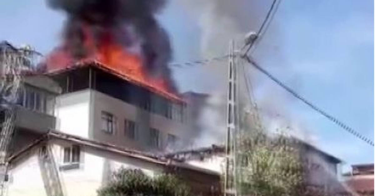 Sultanbeyli'de Yangın, İki Evde Küle Çarptı