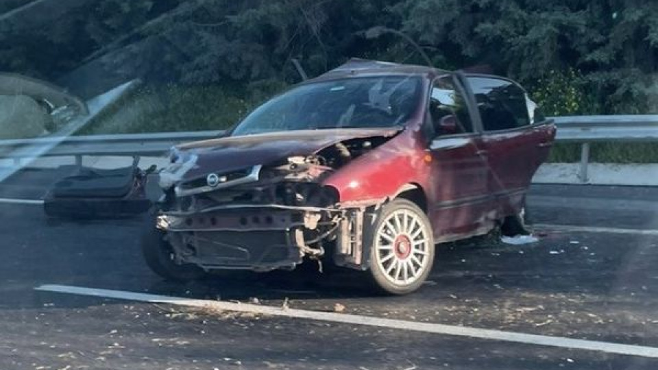 Otomobiller çarpıştı: 1 ölü, 5 yaralı