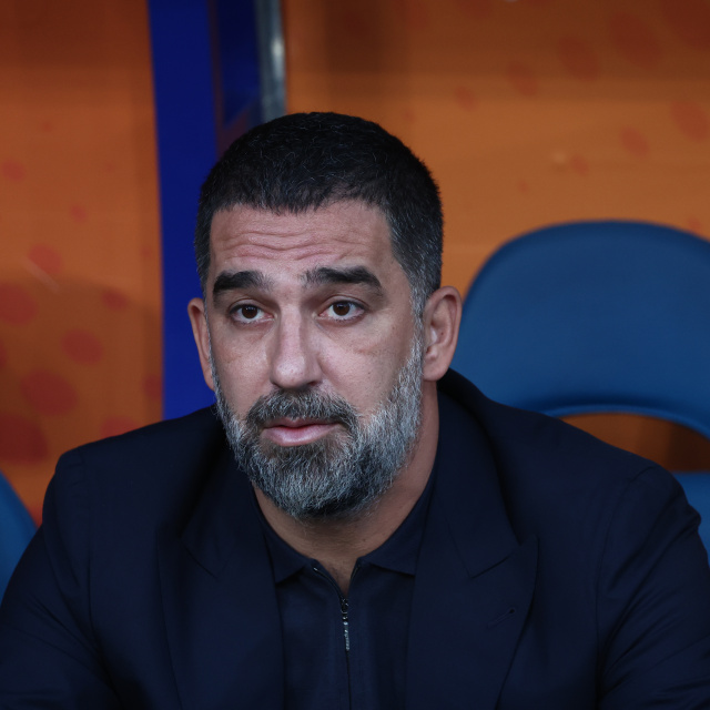 Arda Turan'ın maçında hava saldırısı alarmı!