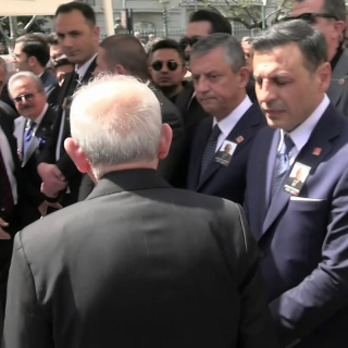 Kılıçdaroğlu, Özel ile tokalaşmadı