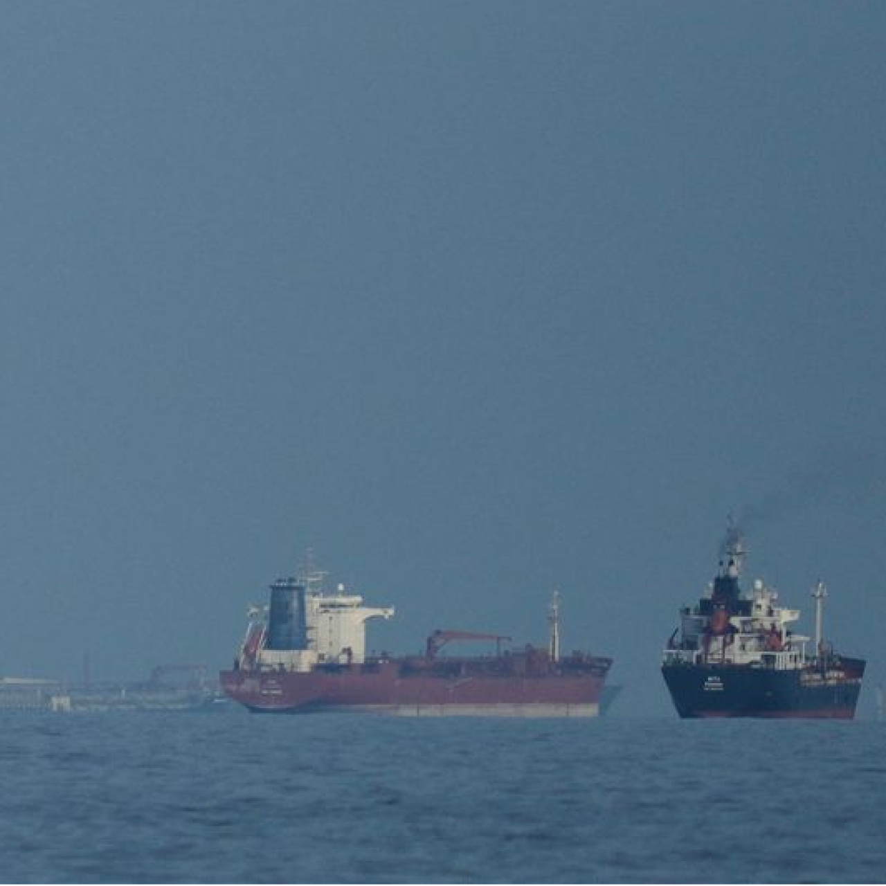 Ablukanın ardından 2 tanker geri döndü