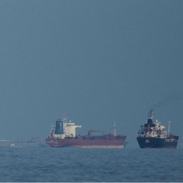 Ablukanın ardından 2 tanker geri döndü