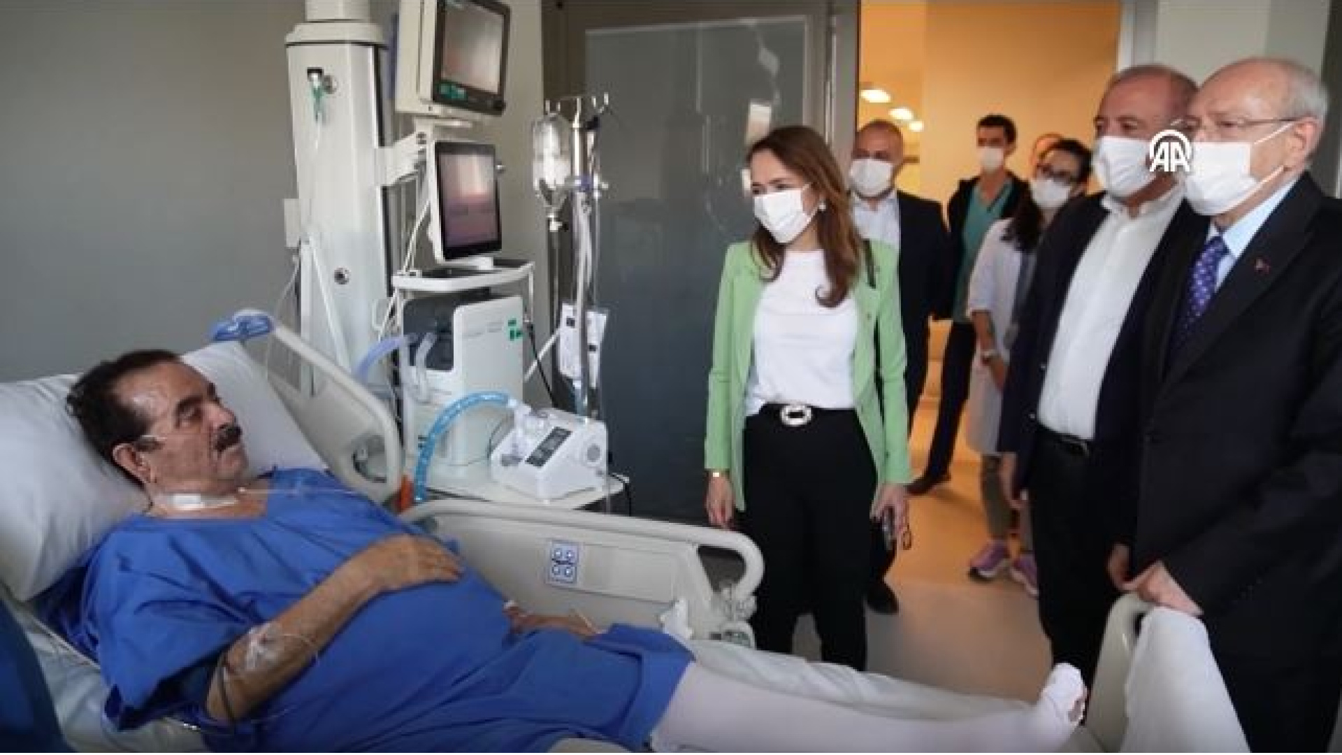 Kılıçdaroğlu, Hastanede Tedavi Gören İbrahim Tatlıses'i Ziyaret Etti