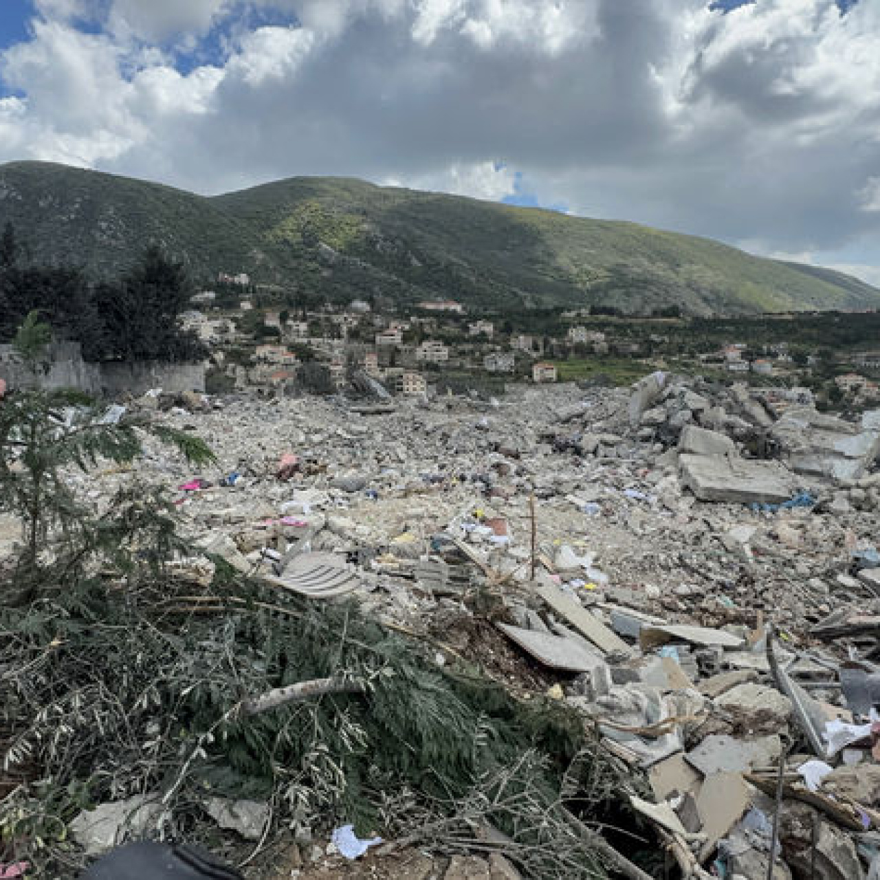 İsrail'den Lübnan'a saldırı