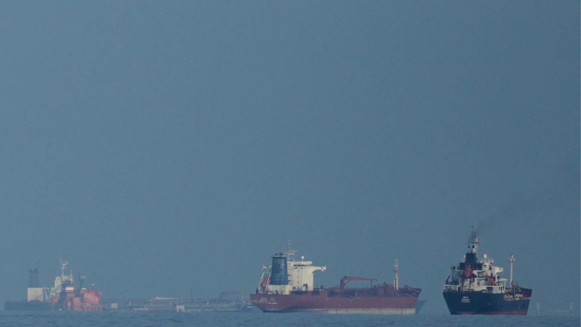 Hürmüz Boğazı'nda abluka: Trump tehdit etti, İran uyardı! | Dış Haberler