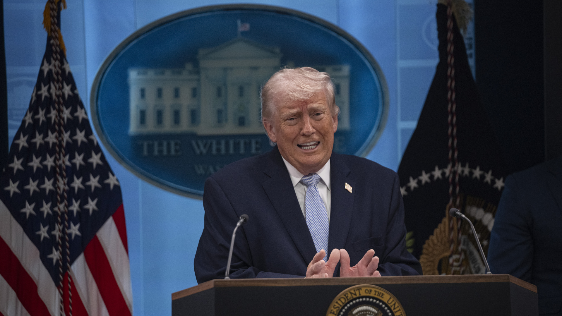 Trump'tan Papa'ya Sert Yanıt: 'Suç Konusunda Zayıf, Özür Dilemeyeceğim'