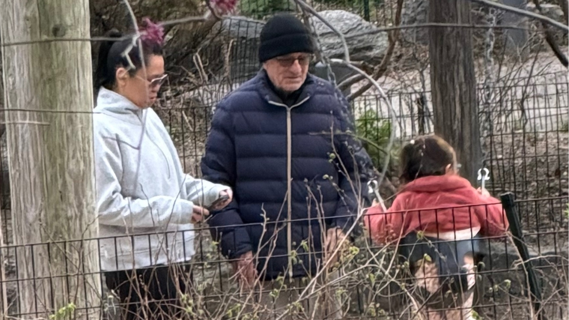 Robert De Niro, 82 Yaşında Kızı Gia'yı Parkta Salladı