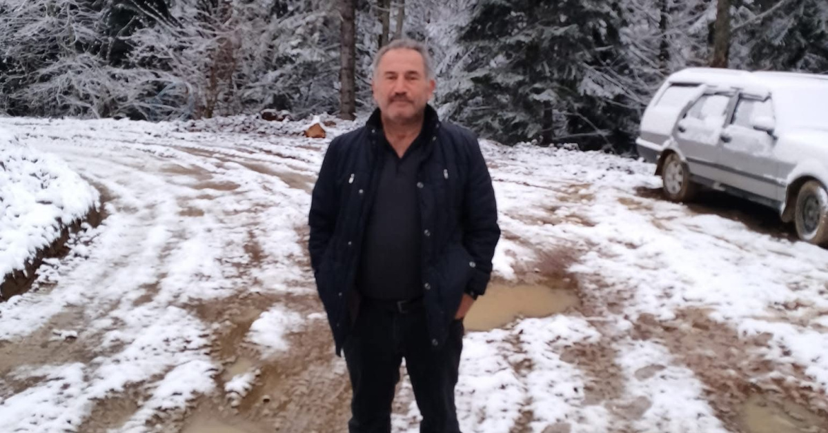 Devrilen ağacın altında kalan işçi hayatını kaybetti