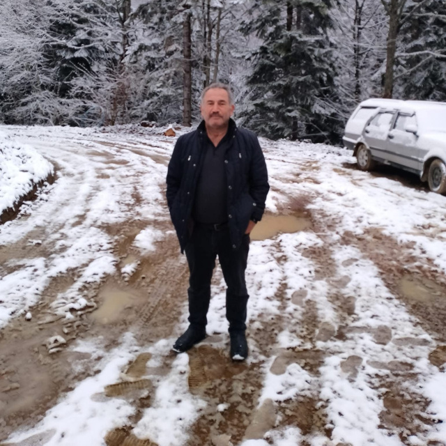 Kestiği ağacın altında kaldı