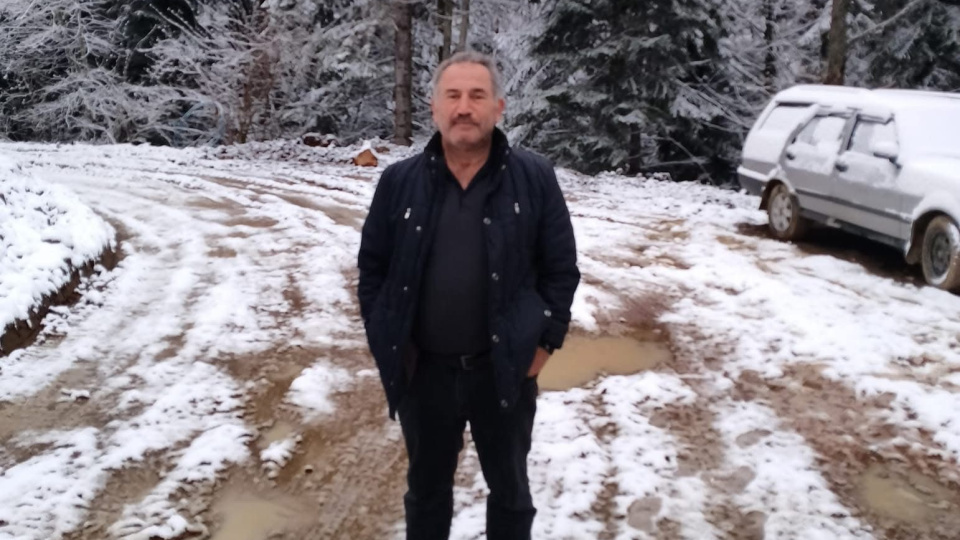 Kestiği ağacın altında kaldı