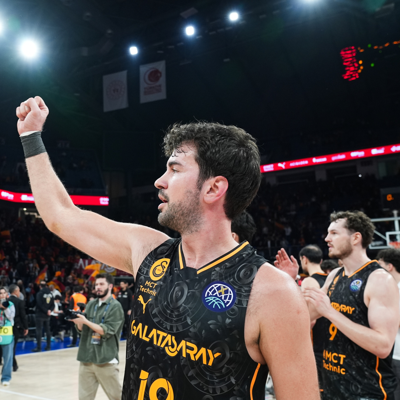 Galatasaray Dörtlü Final için parkede!