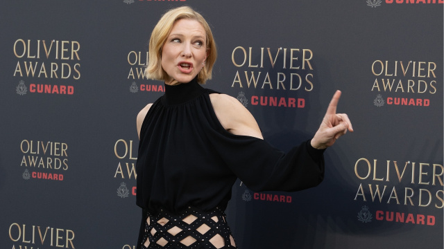 Kırmızı halıda muhabiri azarladı