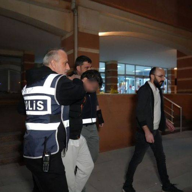 "8 gün cansız bedeniyle uyumuşum"