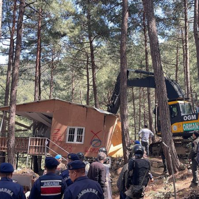 Osmaniye'de 31 kaçak yapının yıkımına başlandı