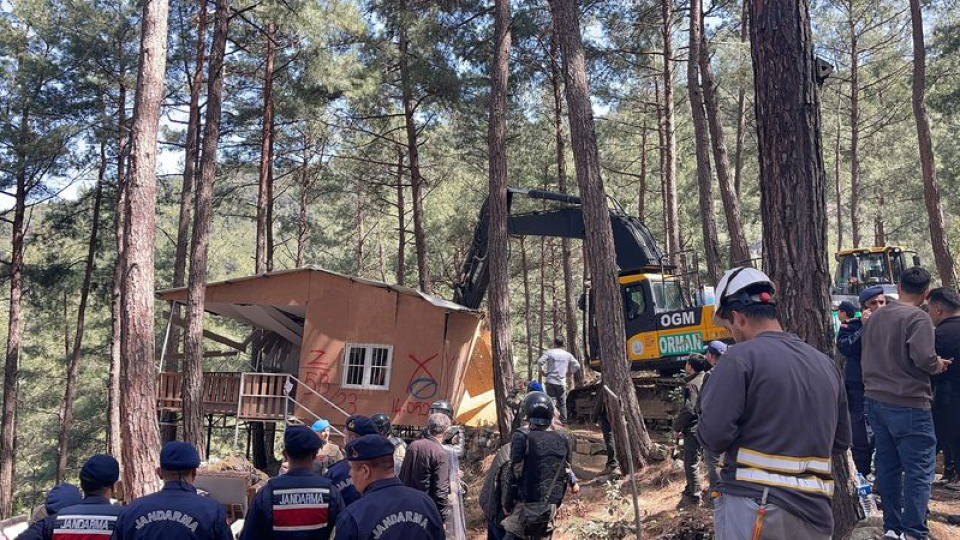 Osmaniye'de 31 kaçak yapının yıkımına başlandı