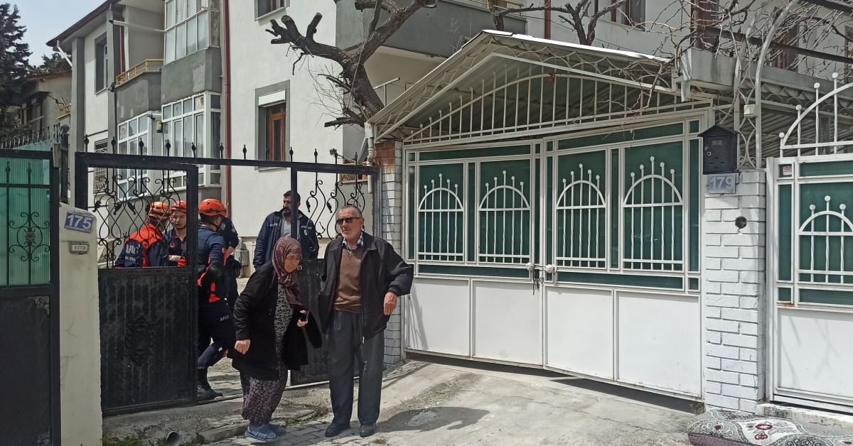 Konya'da Deprem Sonrası Tahliye! Zemin Çökme ve Çatlaklar