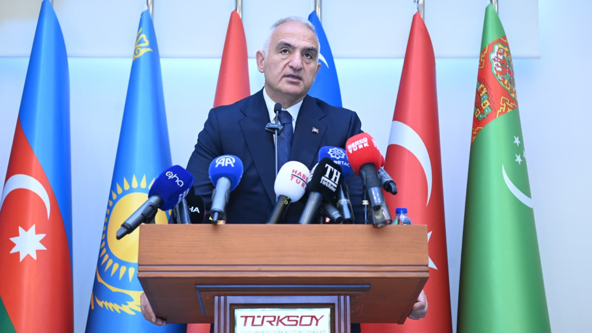 Bakan Ersoy’dan dijital çağ uyarısı: “Dijital dünya gönüllü kültürel yozlaşmayı beraberinde getiriyor” | Son dakika haberleri