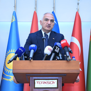 "Dijital çağ yozlaşmayla geliyor"